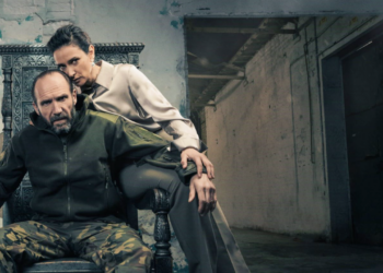 Trigger warnings for theatres should be scrapped, says Ralph Fiennes