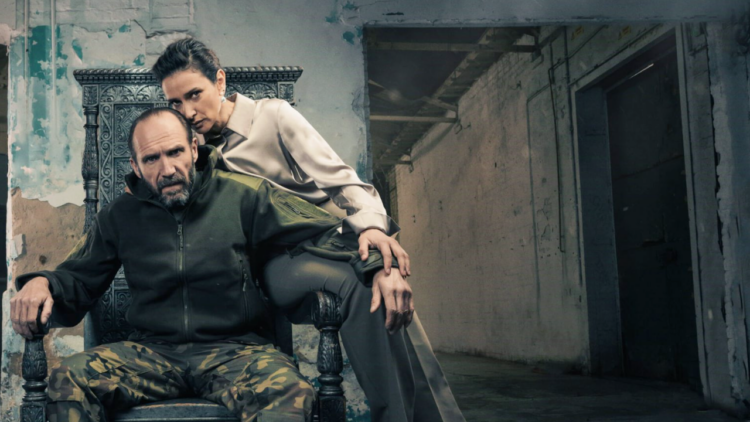 Trigger warnings for theatres should be scrapped, says Ralph Fiennes