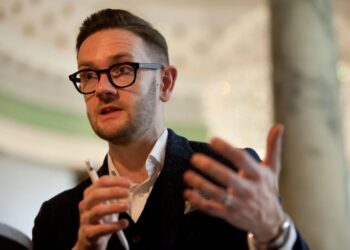 Climate chief accused of obfuscation after staff told to “kill” negative net zero story