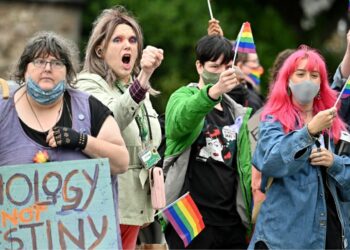 Parents face 7 years’ jail if they challenge “puberty blocker law”