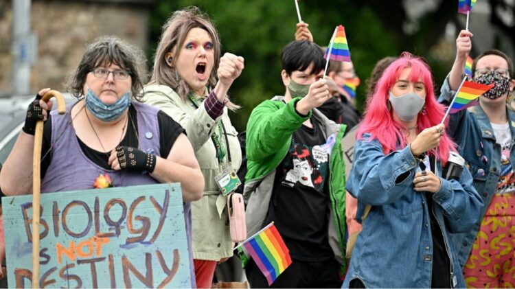 Parents face 7 years’ jail if they challenge “puberty blocker law”