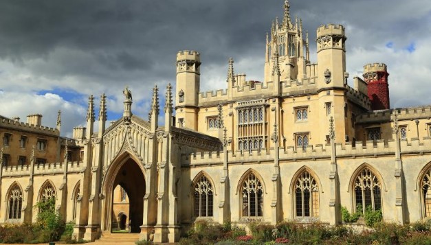 Make universities name secret foreign donors, academics say